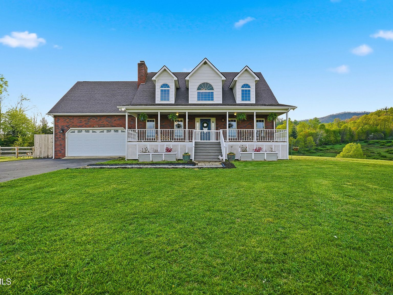 228 Sunrise Ln Mountain City, TN 37683 - Thumbnail 5