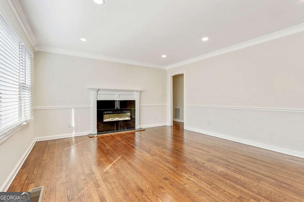 186 W Lake Dr NW Atlanta, GA 30314 - Thumbnail 5