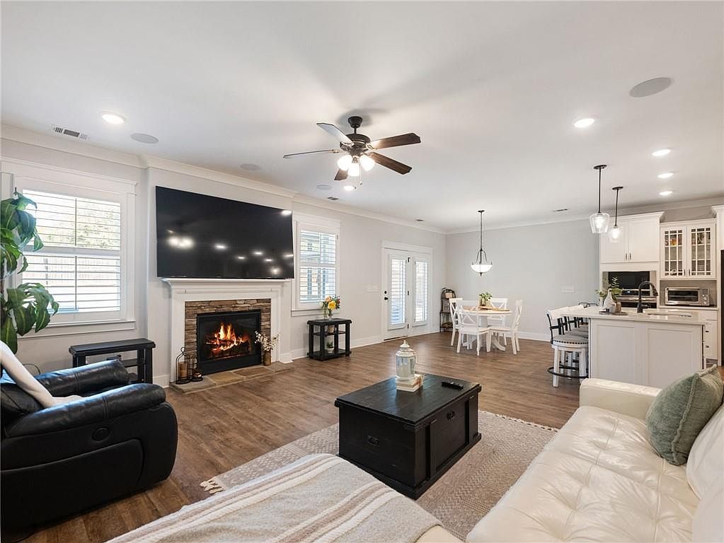 6940 Manchester Dr Flowery Branch, GA 30542 - Thumbnail 5
