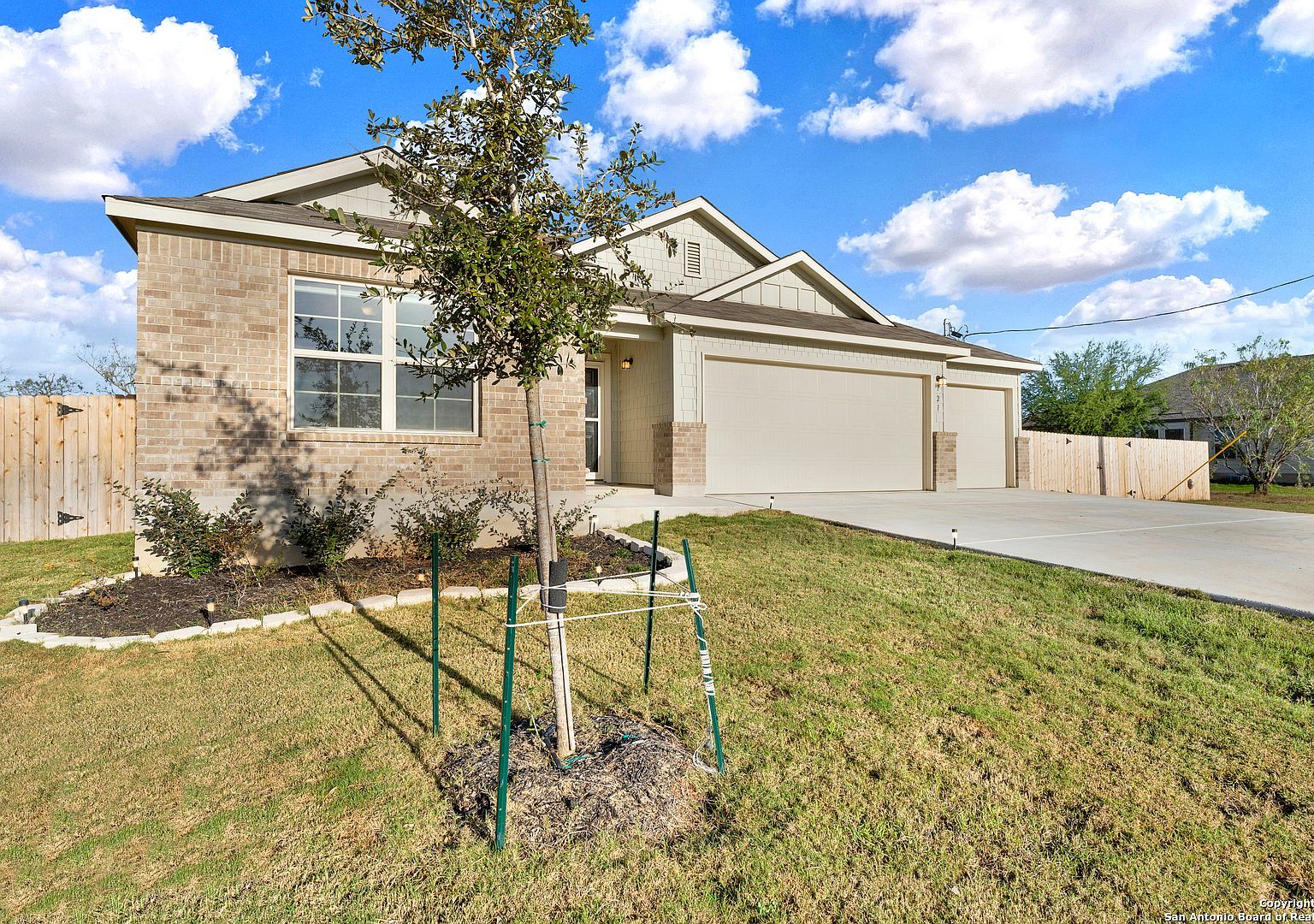 121 Cheyenne Dr Floresville, TX 78114 - Thumbnail 5