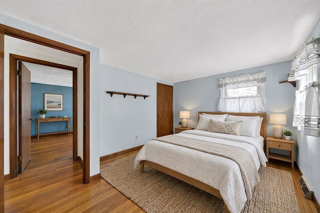 51 Holly Ln Westport, MA 02790 - Thumbnail 5