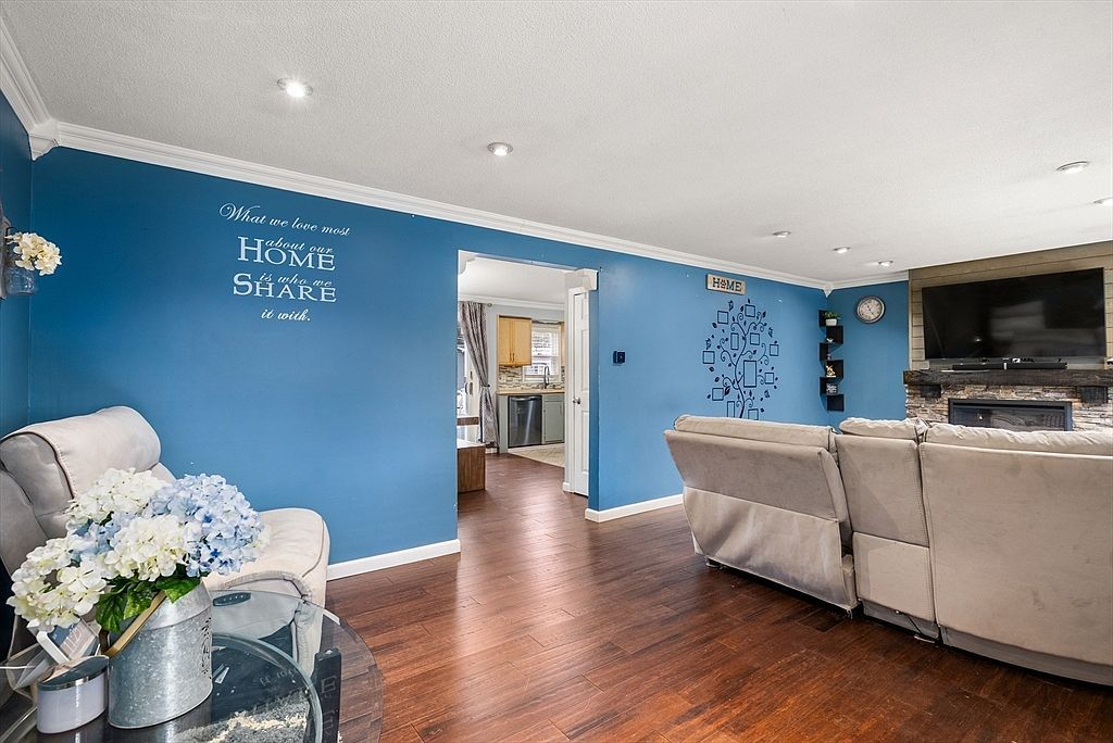 19 New Ludlow Rd Granby, MA 01033 - Thumbnail 5