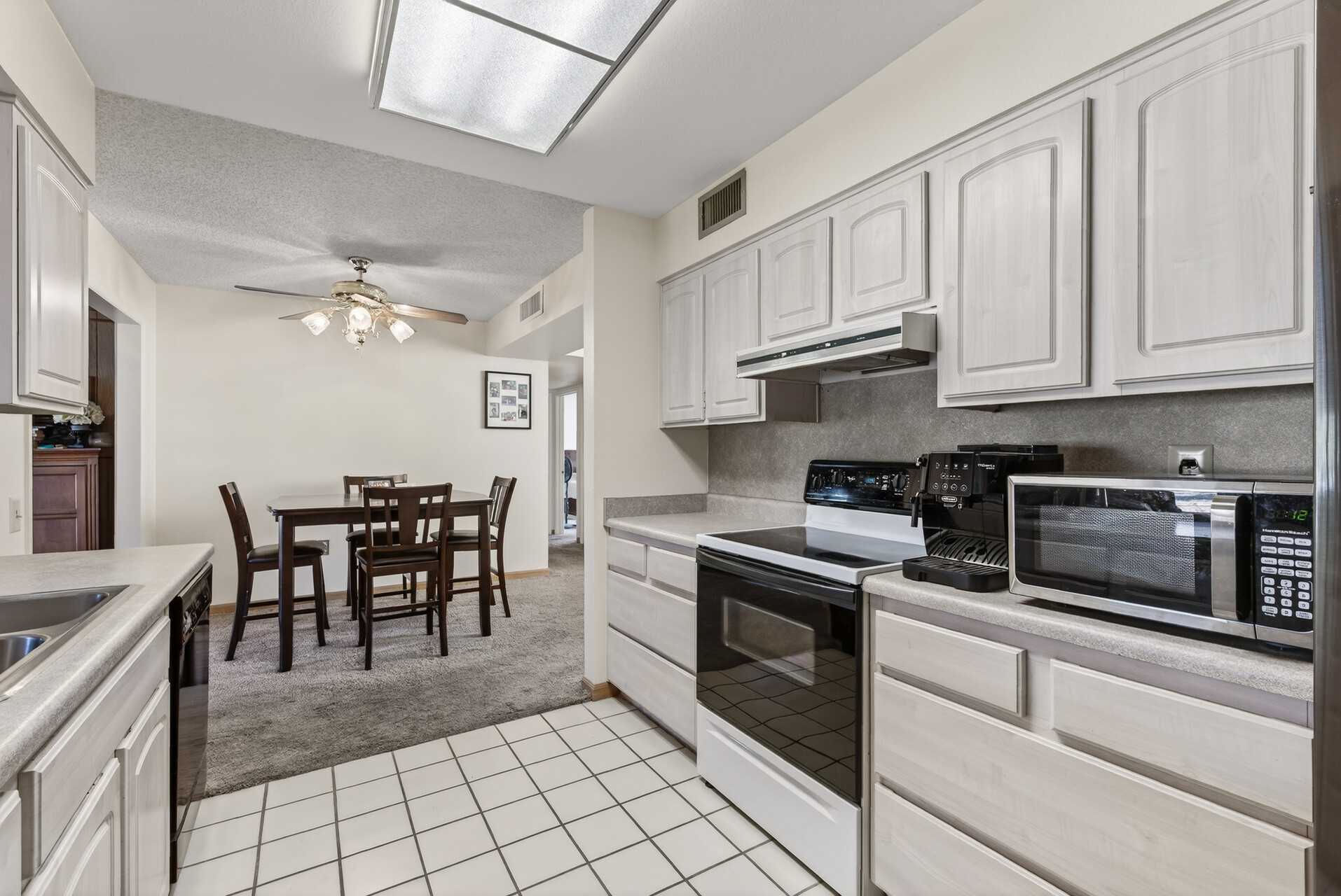 11034 W Crestbrook Dr, Sun City, AZ, USA, 85351 - Thumbnail 5