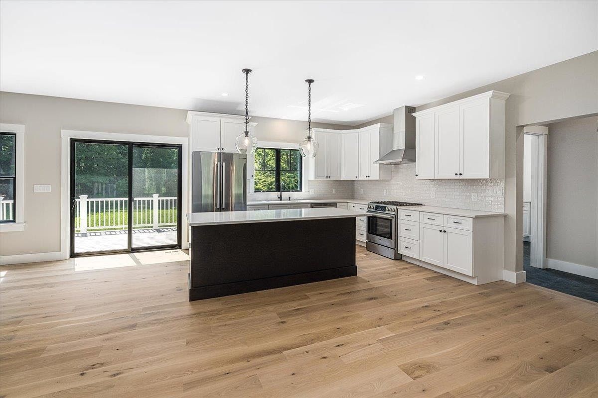 195 Amesbury Rd Kensington, NH 03833 - Thumbnail 5