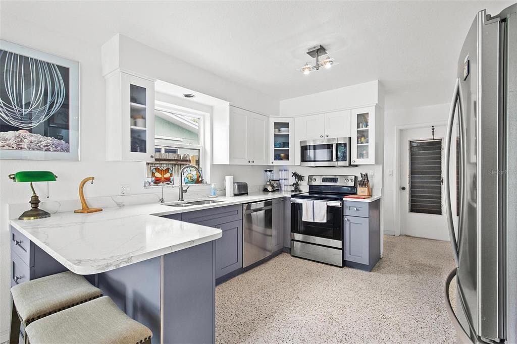 525 Lillian Dr Madeira Beach, FL 33708 - Thumbnail 5