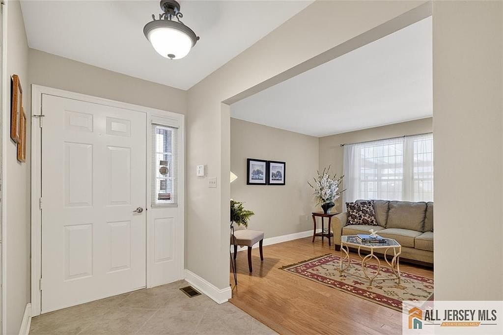 17 George Washington Dr Monroe Township, NJ 08831 - Thumbnail 5