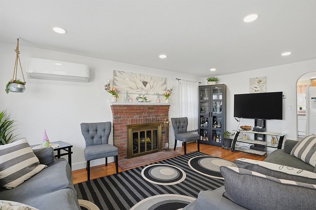 85 Russ St Randolph, MA 02368 - Thumbnail 5