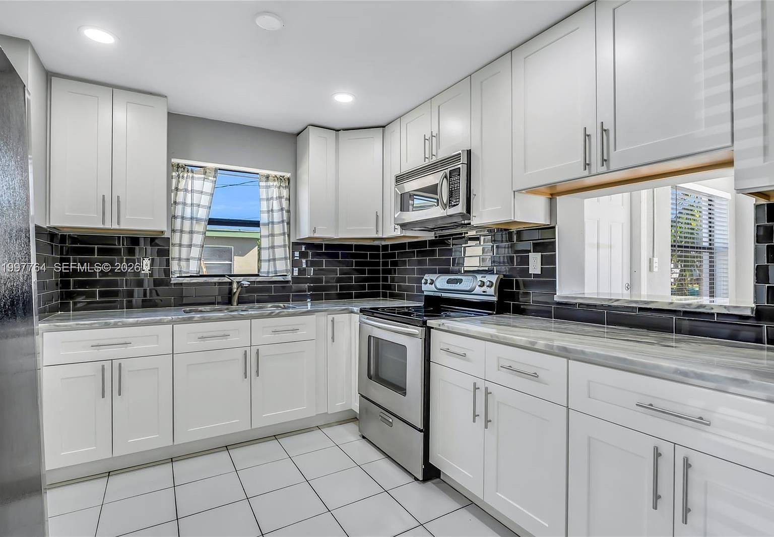 1820 NW 35th Ter Lauderhill, FL 33311 - Thumbnail 5