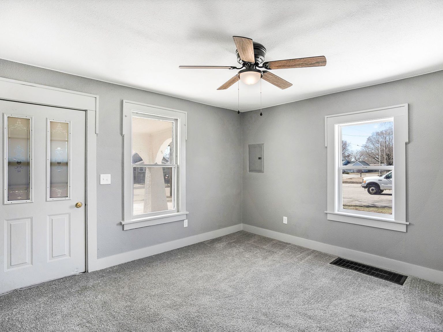 2574 Onawa St Des Moines, IA 50317 - Thumbnail 5