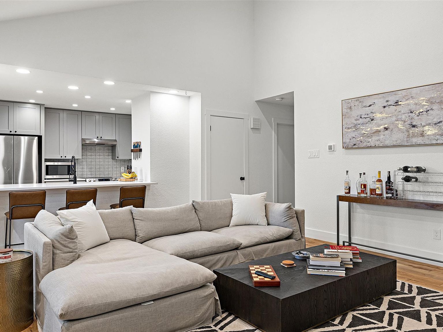 2001 Parker Ln APT 101 Austin, TX 78741 - Thumbnail 5