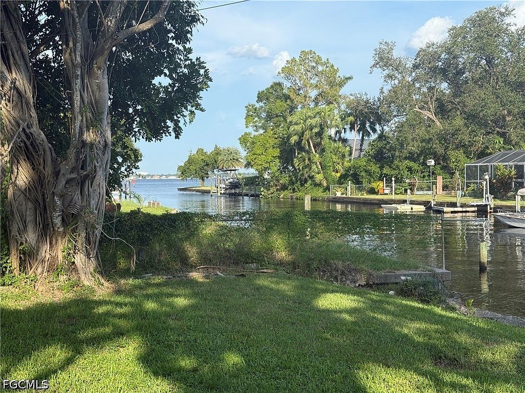 1845 Marina Cir North Fort Myers, FL 33903 - Thumbnail 5