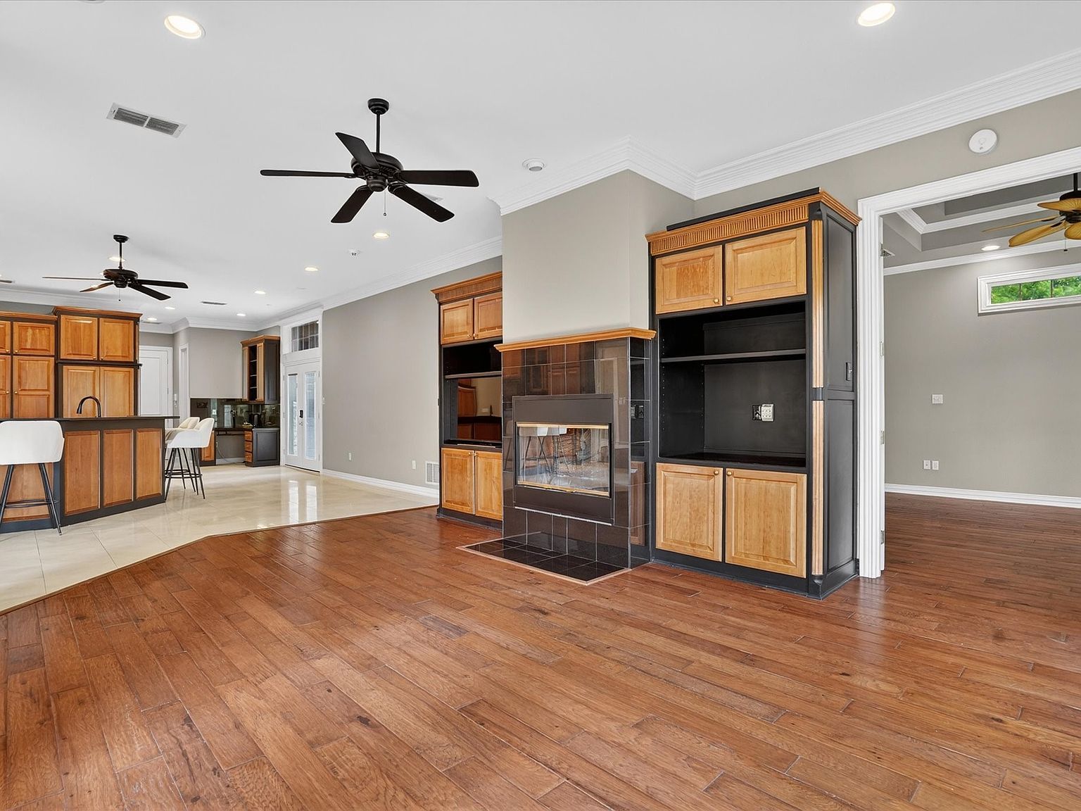 9704 Ravenswood Rd Granbury, TX 76049 - Thumbnail 5