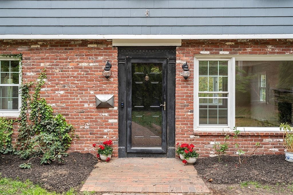 1066 Hillside St Milton, MA 02186 - Thumbnail 5