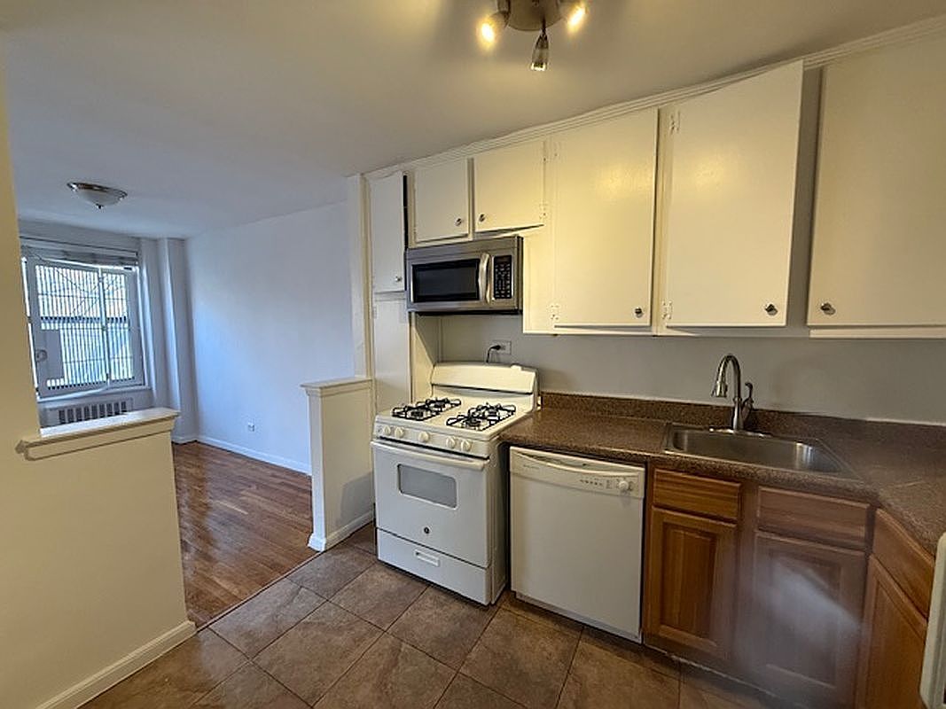 10850 62nd Dr APT 2N Flushing, NY 11375 - Thumbnail 5