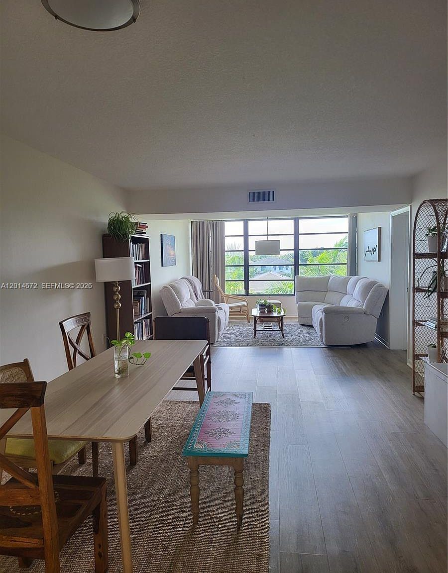 3640 Whitehall Dr APT 406 West Palm Beach, FL 33401 - Thumbnail 5