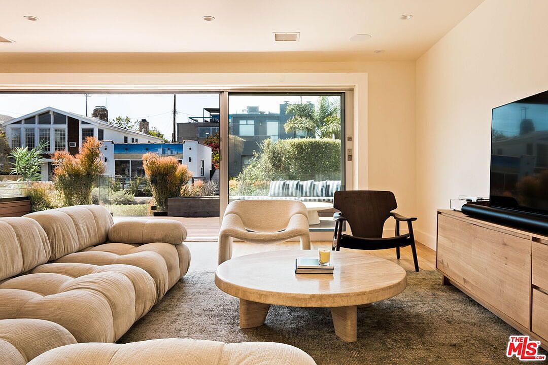 230 Carroll Canal Venice, CA 90291 - Thumbnail 5