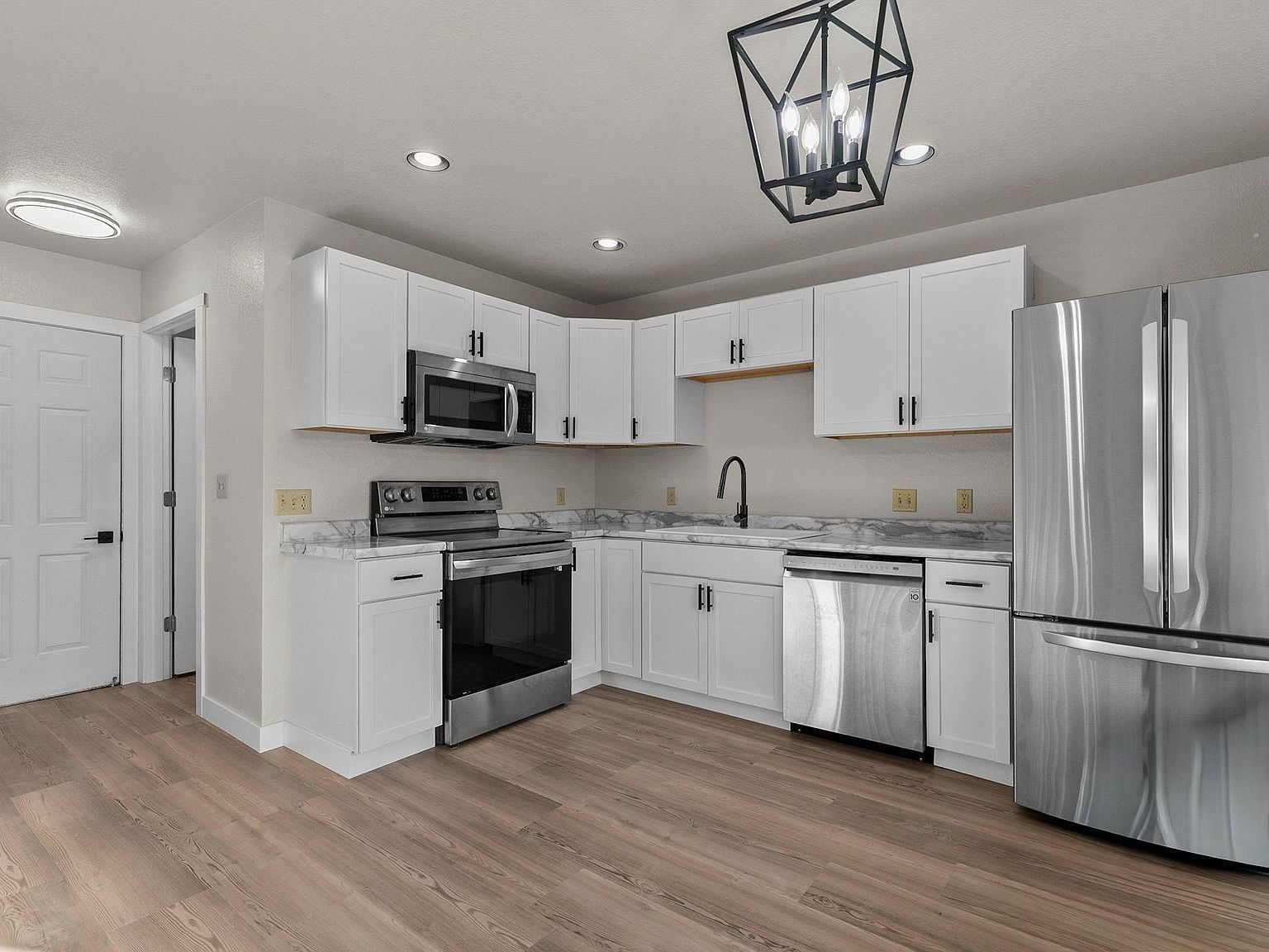 2457 Blake Ct Oshkosh, WI 54904 - Thumbnail 5