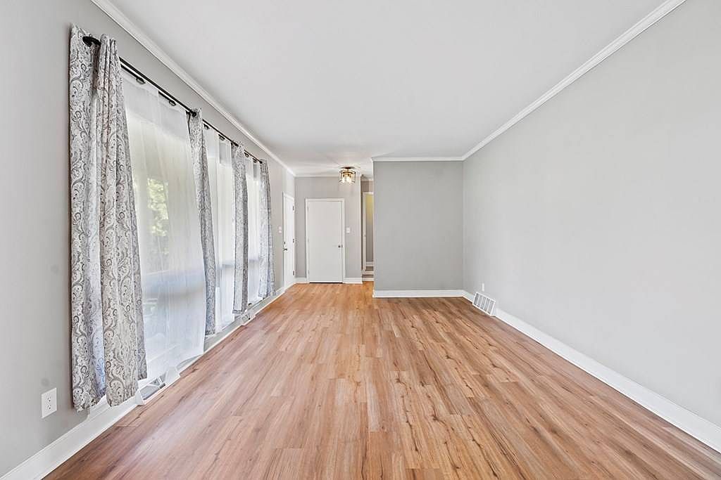 102 Forest Dr E Greenwood, SC 29646 - Thumbnail 5