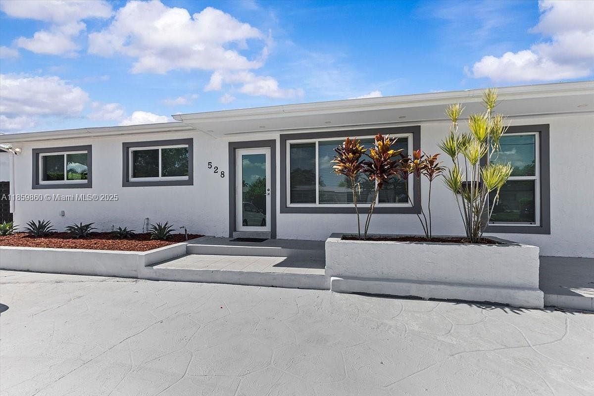 528 W 45th Pl Hialeah, FL 33012 - Thumbnail 5