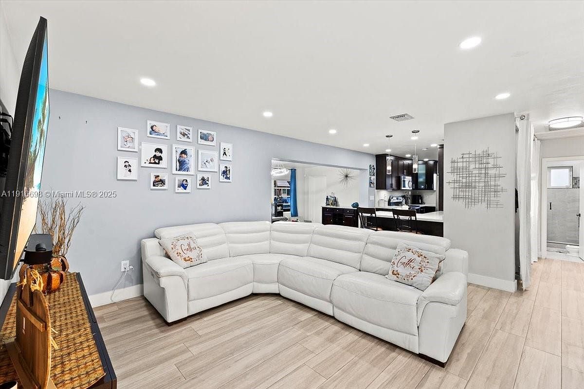 17121 NW 82nd Ave Hialeah, FL 33015 - Thumbnail 5