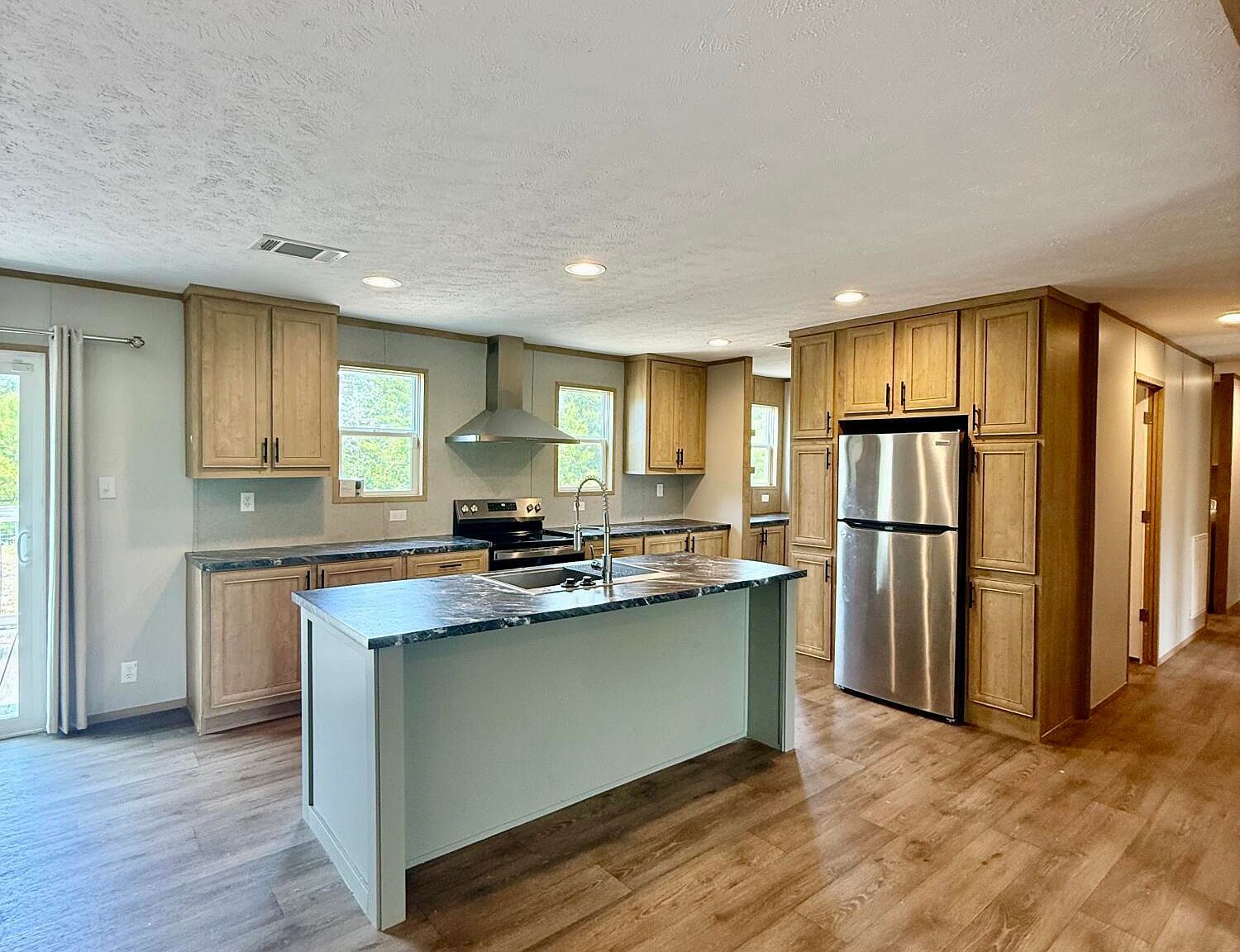3776 S Us Highway 301 Jesup, GA 31546 - Thumbnail 5