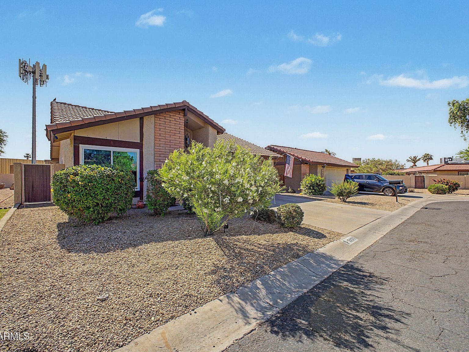 5221 E SAGUARO Circle Phoenix, AZ 85044 - Thumbnail 5