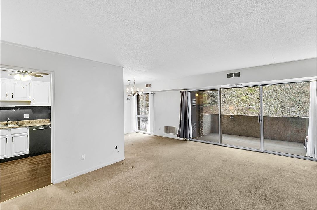 2401 Charlemagne Cir Pittsburgh, PA 15237 - Thumbnail 5