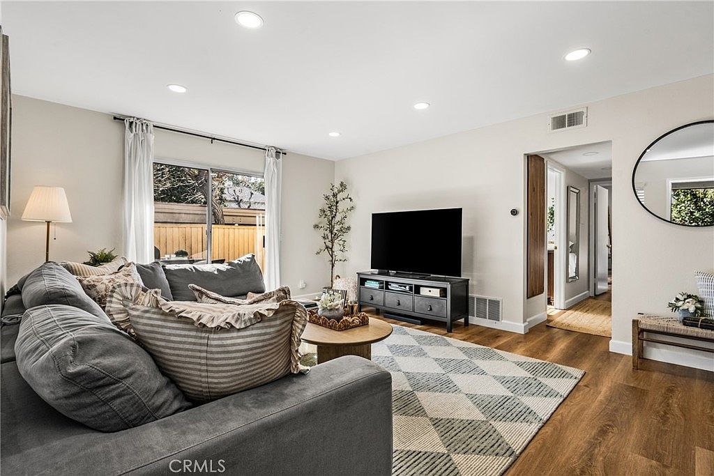 92 Echo Run #34 Irvine, CA 92614 - Thumbnail 5