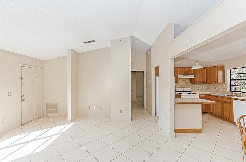 1073 Humphrey Blvd Deltona, FL 32738 - Thumbnail 5