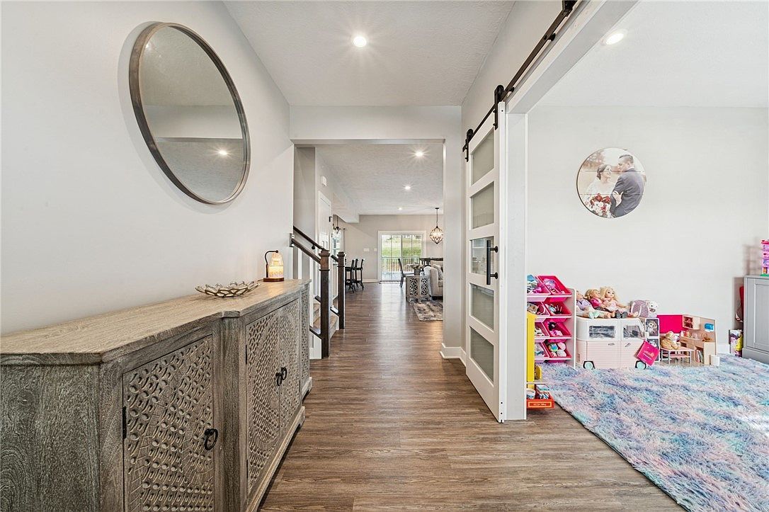 1063 Wedgewood Dr Jeannette, PA 15644 - Thumbnail 5