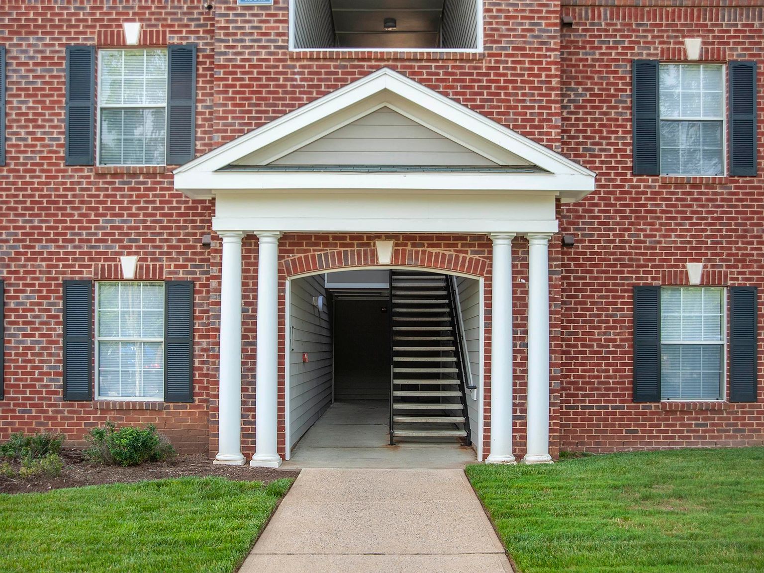 122 Yellowstone Dr APT 208 Charlottesville, VA 22903 - Thumbnail 5