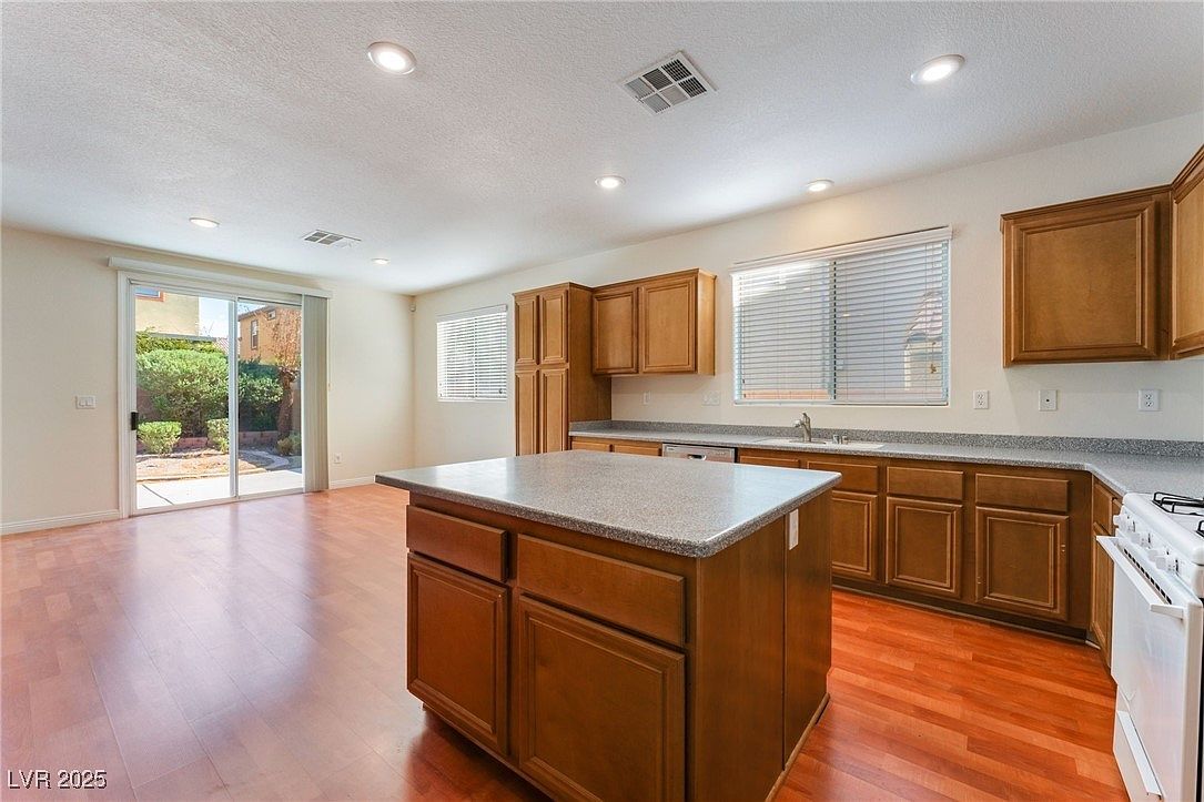 908 Cypress Gold Ct North Las Vegas, NV 89031 - Thumbnail 5