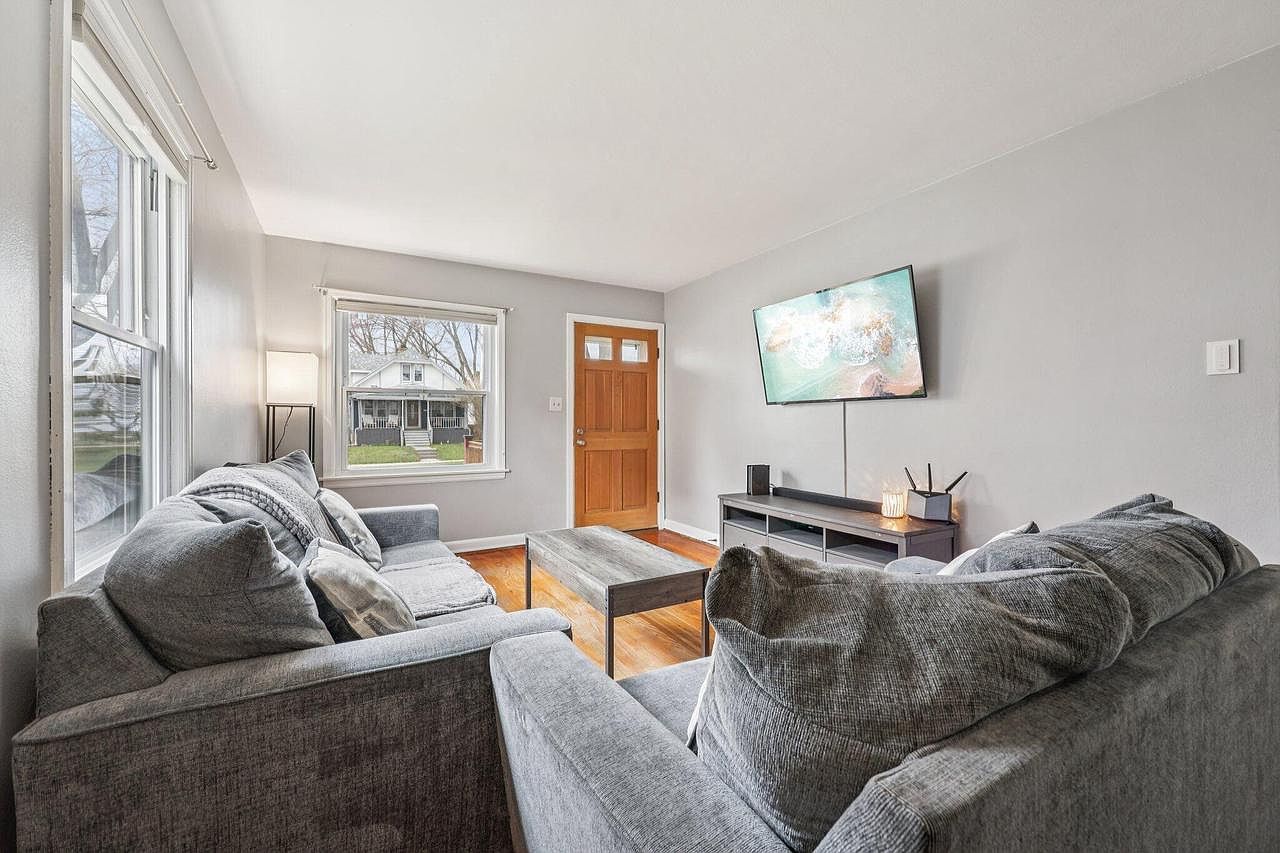 2366 S 66th St West Allis, WI 53219 - Thumbnail 5