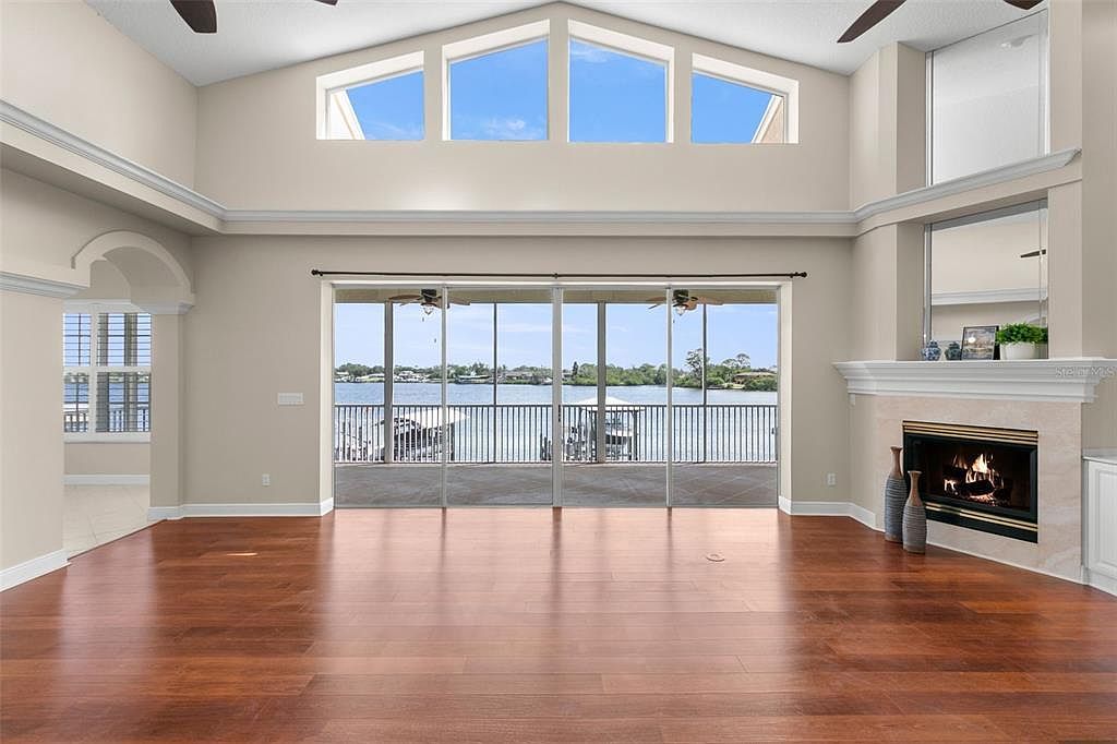 636 Bayshore Dr Tarpon Springs, FL 34689 - Thumbnail 5