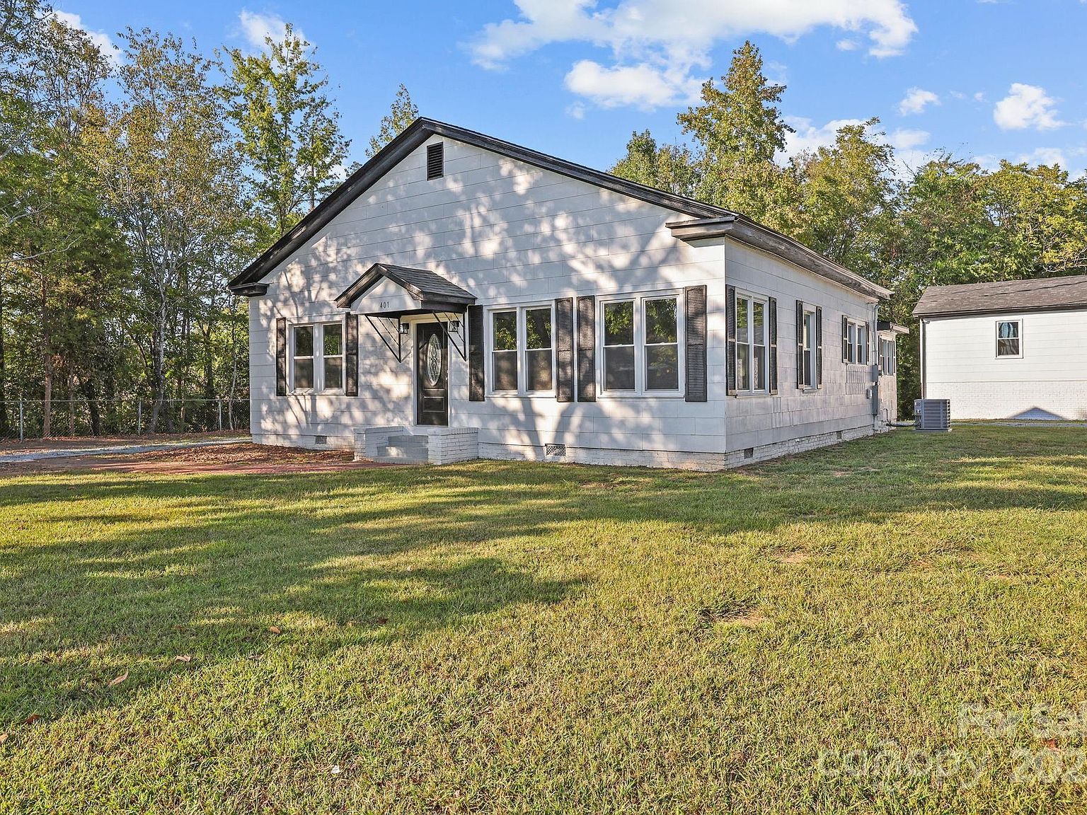 401 Julius Chambers Ave Mount Gilead, NC 27306 - Thumbnail 5