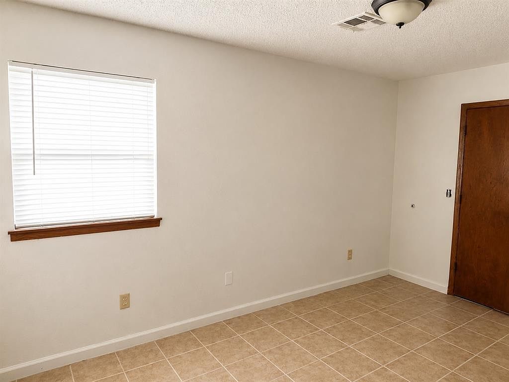 828 NW 113th St Oklahoma City, OK 73114 - Thumbnail 5