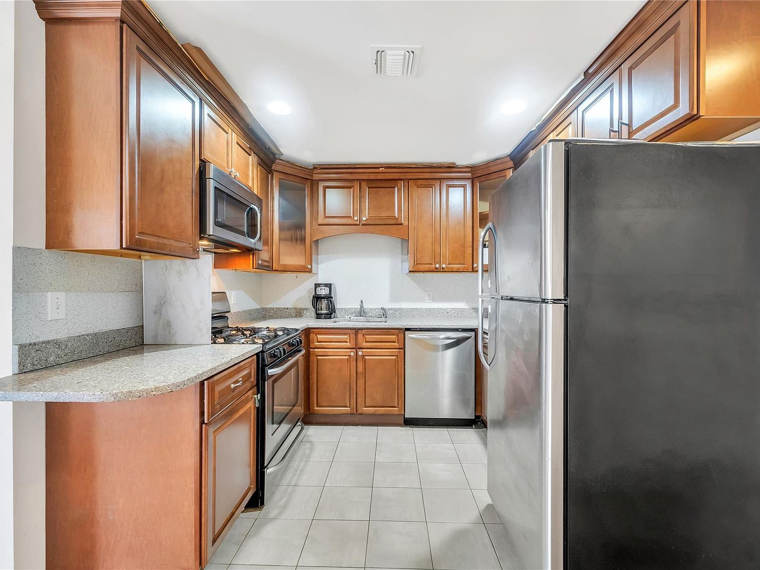 132 Weatherby Ln UNIT 132 Central Islip, NY 11722 - Thumbnail 5