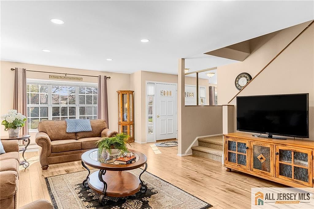 376 Stirling Dr Monroe Township, NJ 08831 - Thumbnail 5