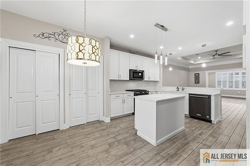 6 Traditions Pl Monroe Township, NJ 08831 - Thumbnail 5