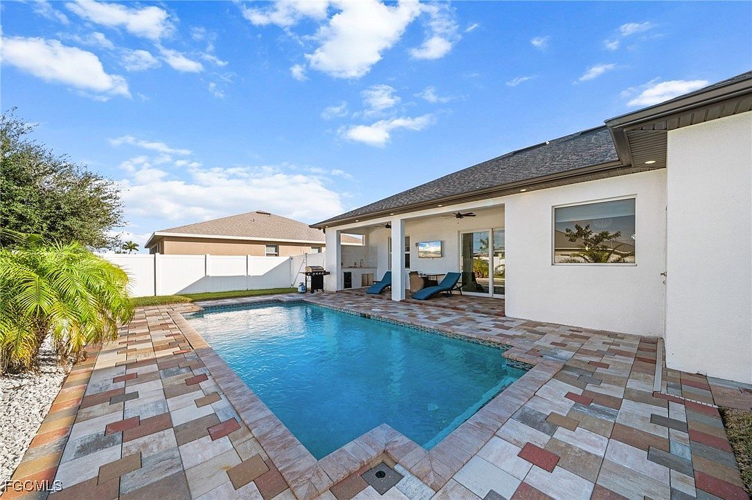 325 Tropicana Pkwy E Cape Coral, FL 33909 - Thumbnail 5