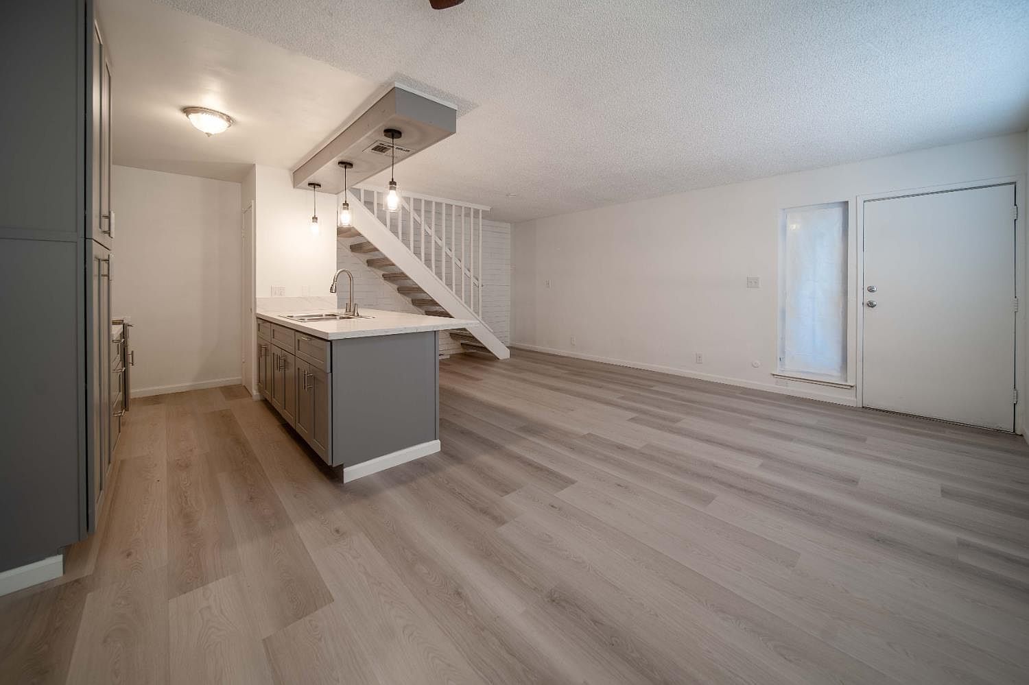 2585 W Fairmont Ave APT 101 Fresno, CA 93705 - Thumbnail 5