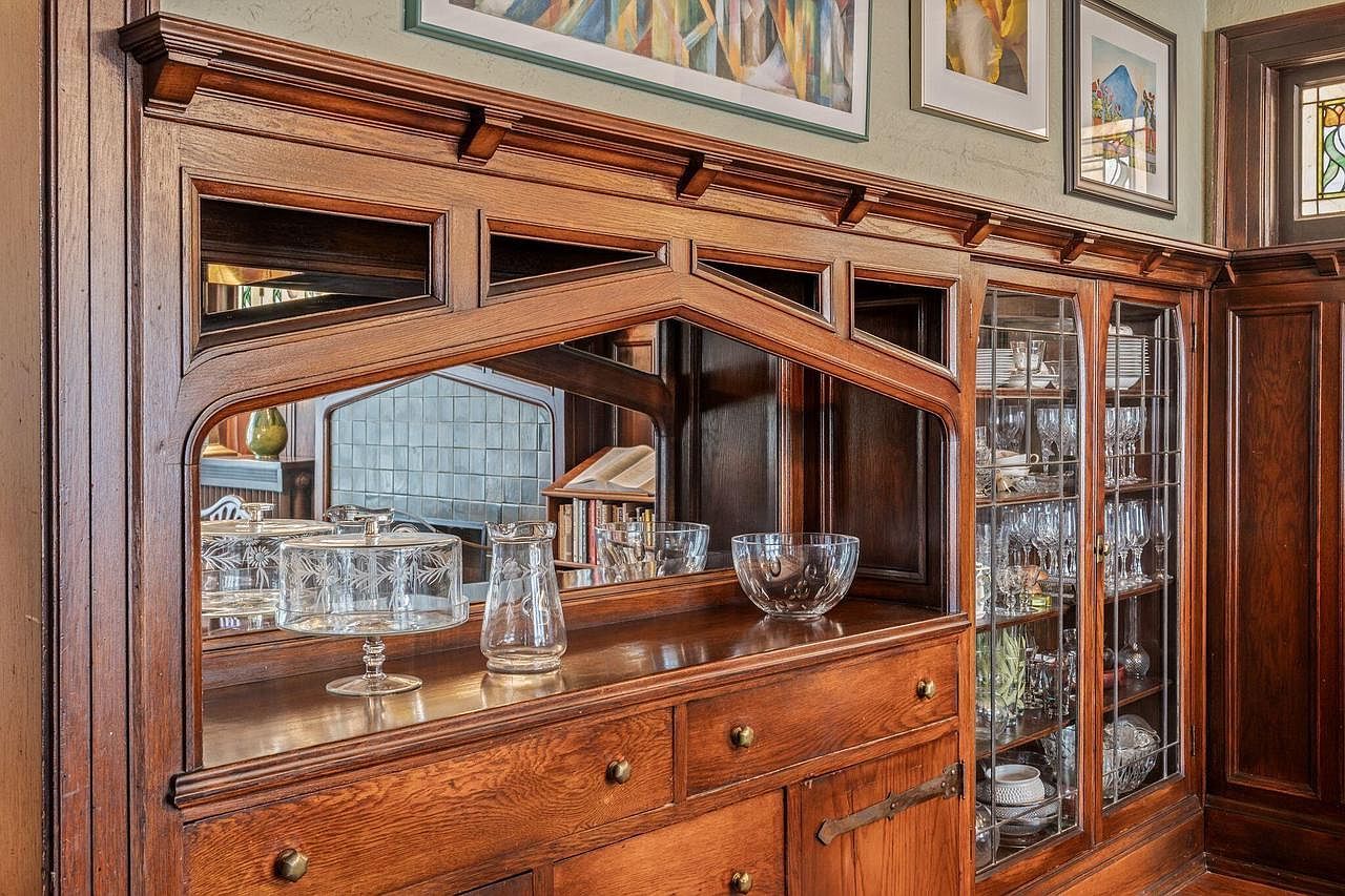 2615 N Summit Ave Milwaukee, WI 53211 - Thumbnail 5