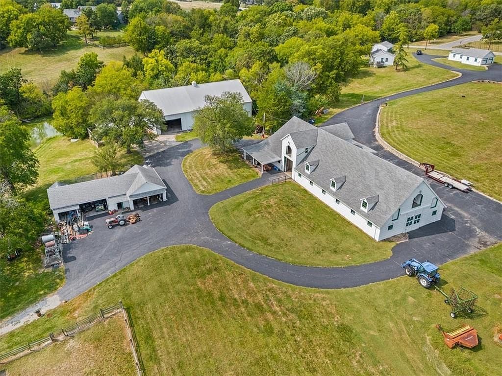 5835 W 167th St Stilwell, KS 66085 - Thumbnail 5