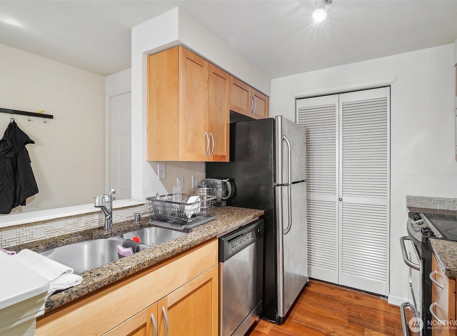 3045 20th Ave W APT 208 Seattle, WA 98199 - Thumbnail 5