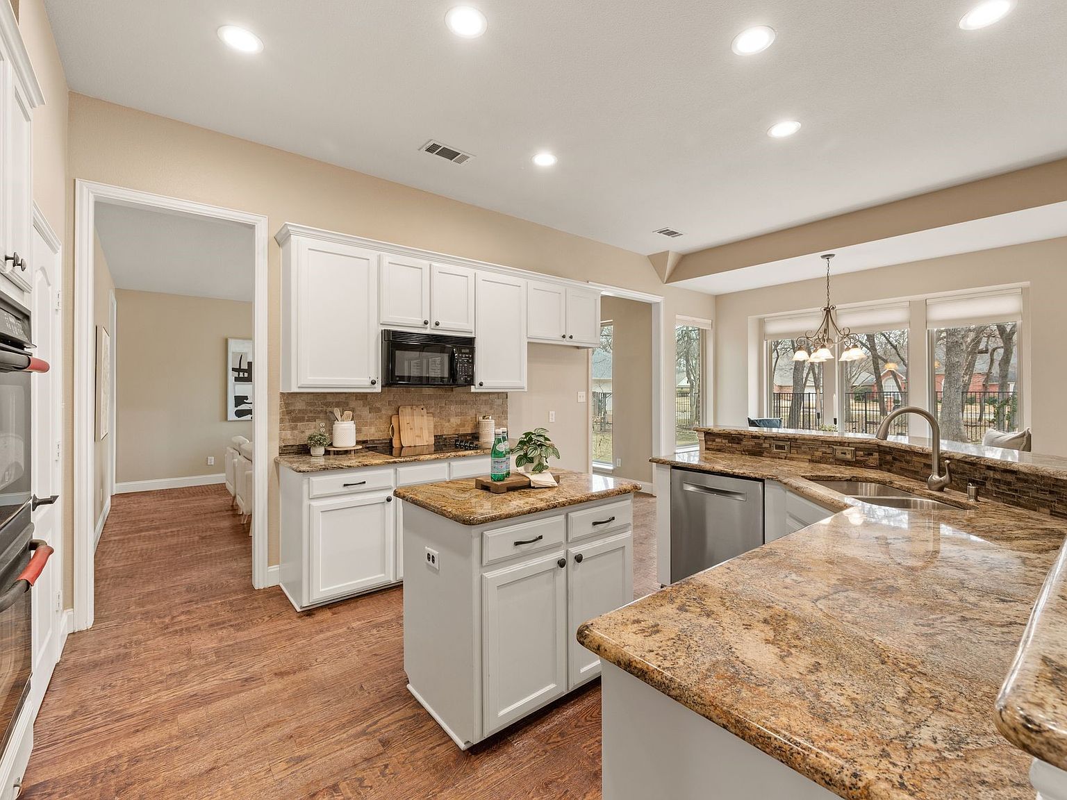 5908 Forest River Dr Fort Worth, TX 76112 - Thumbnail 5