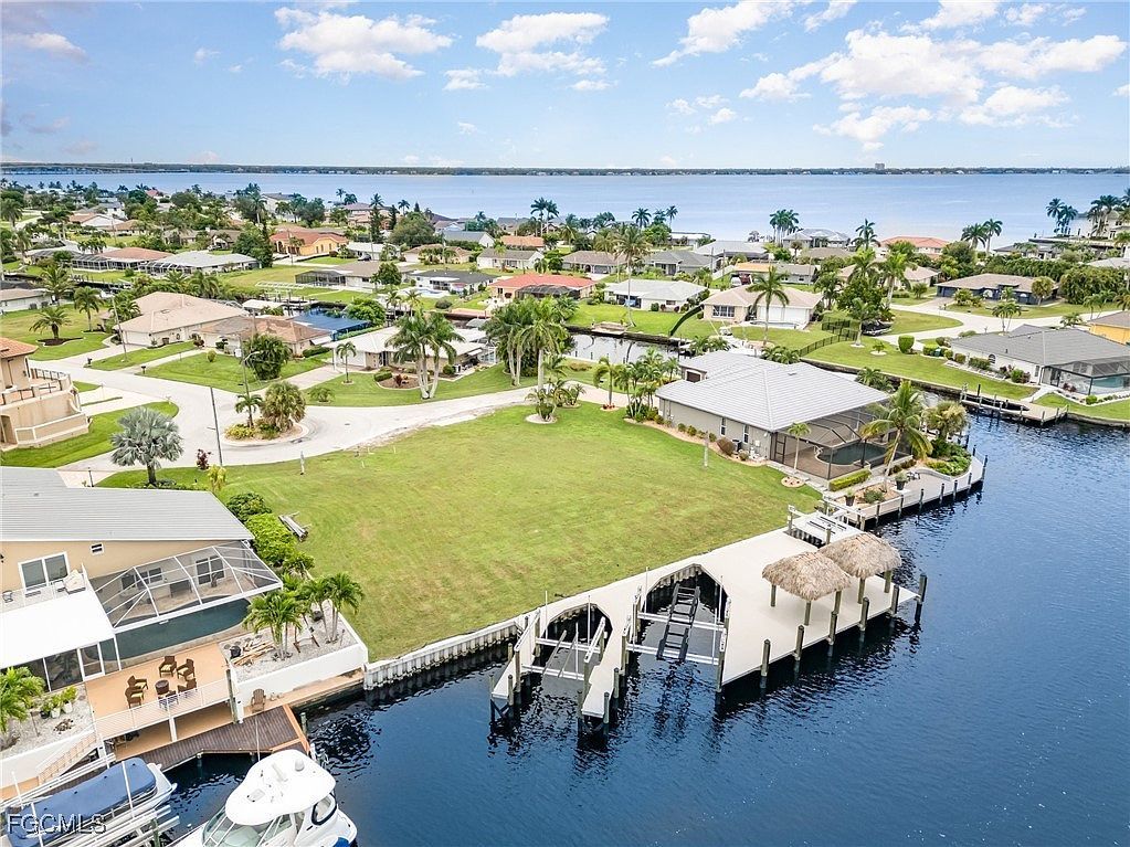 2208 SE 27th St Cape Coral, FL 33904 - Thumbnail 5