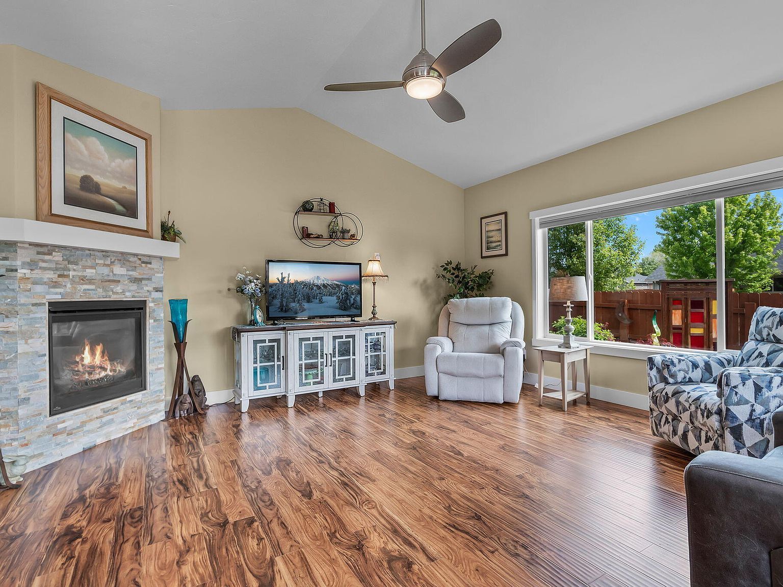 2410 NW 10th St Redmond, OR 97756 - Thumbnail 5