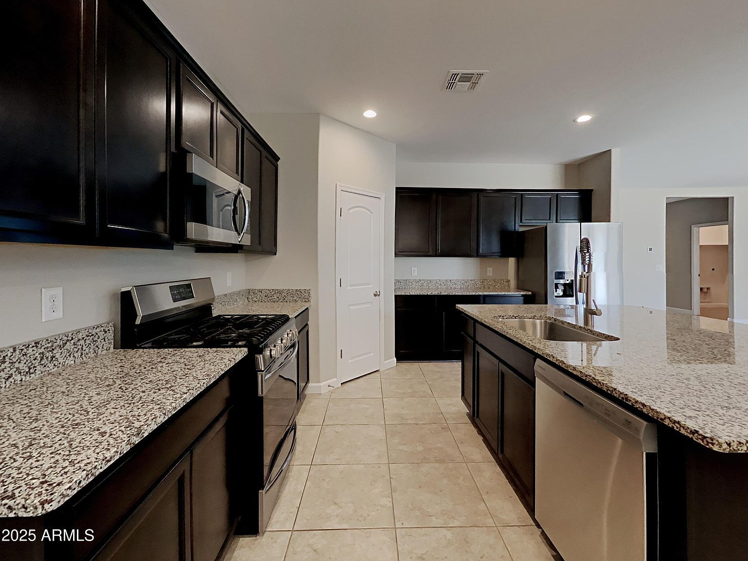 30388 W Amelia Ave Buckeye, AZ 85396 - Thumbnail 5