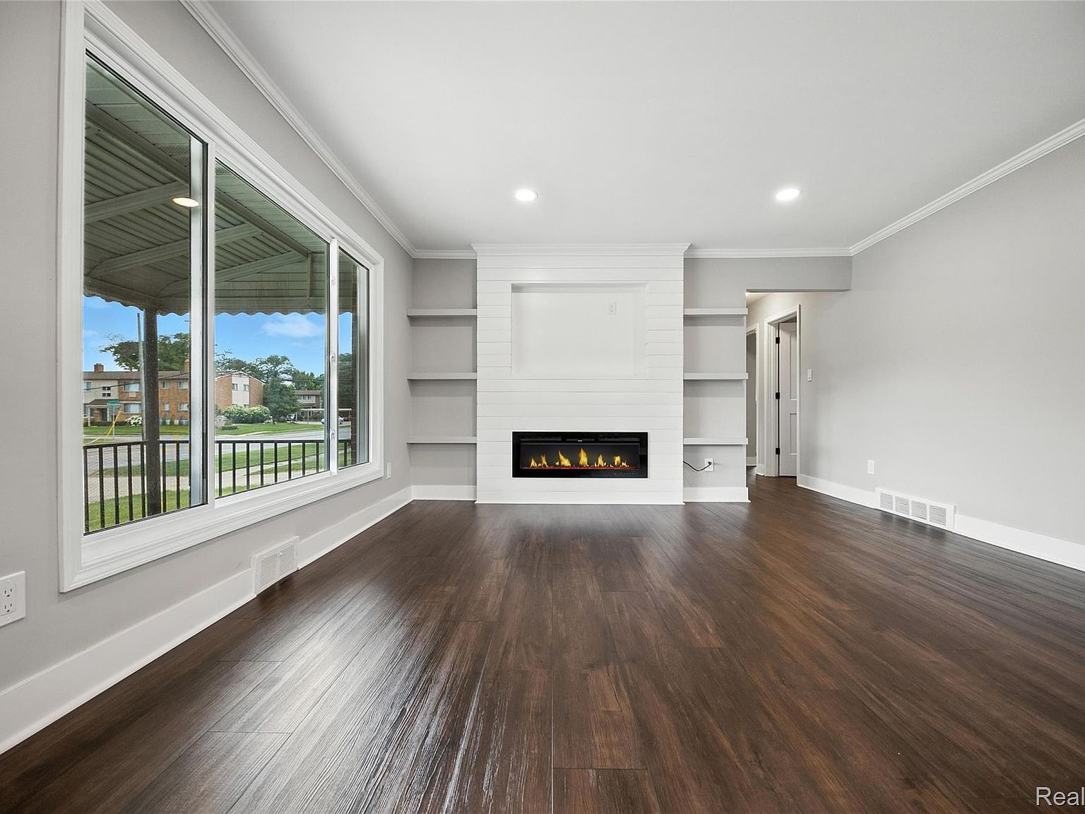 1418 W Thirteen Mile Rd Royal Oak, MI 48073 - Thumbnail 5