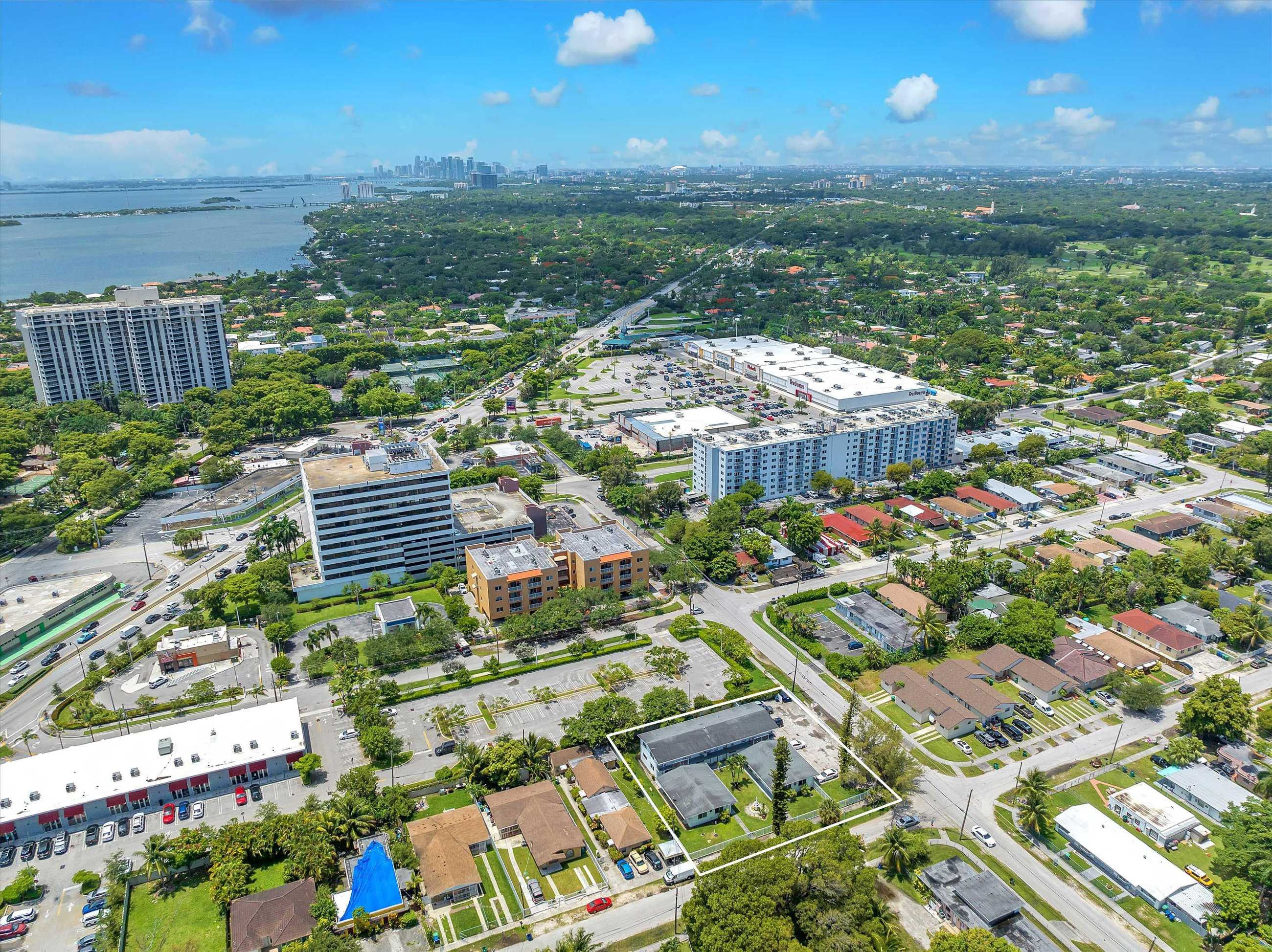 1300 NE 110th St, Miami, FL 33161, USA - Thumbnail 5